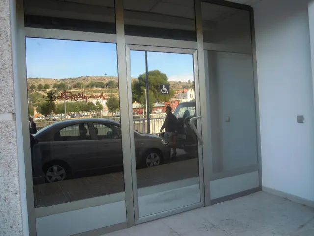 GANDIA (JUZGADOS NUEVOS) - LOCAL COMERCIAL - SE VENDE — 18
