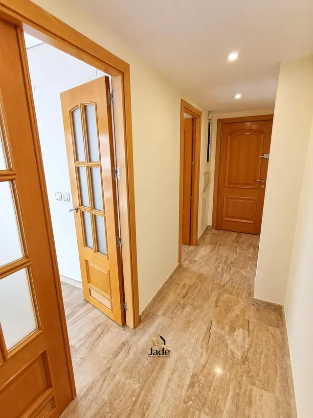 AMPLIO PISO SIN AMUEBLAR EN PLENO CENTRO – 3 DORMITORIOS Y 2 BAÑOS — 20