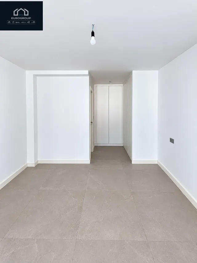 Impresionante chalet en perfecto estado, con 5 dormitorios y 3 baños, piscina privada y garaje con una parcela de 800m en el albir — 9