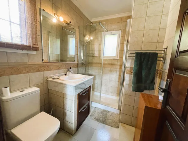 Villa en venta en Nueva Andalucía, Marbella, con vistas al mar y cerca de Puerto Banús — 28