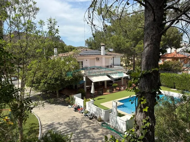 Exclusivo chalet independiente con gran parcela y piscina cl - foto 2