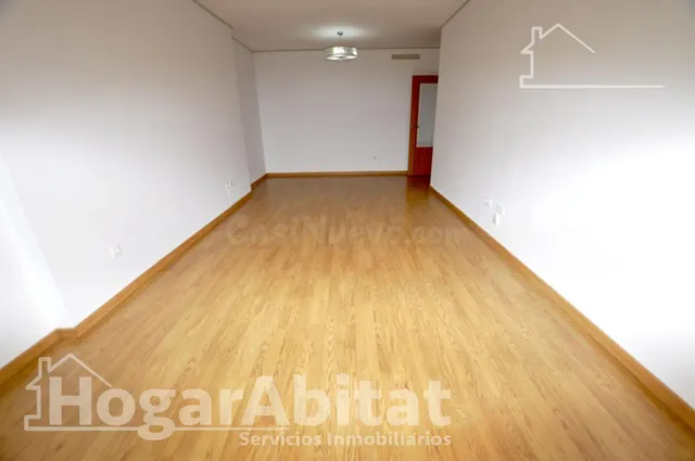 ¡Zona centro! Amplio y luminoso con garaje y balcón de vista - foto 4