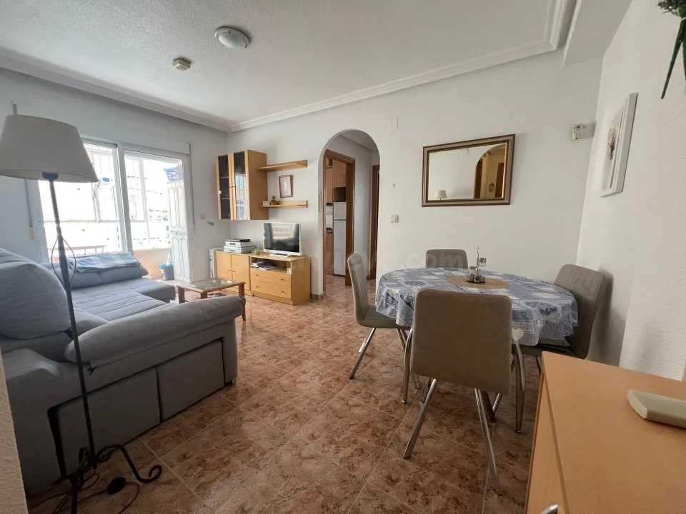 APARTAMENTO DE 2 habitaciones, TODO EXTERIOR, RODEADO DE TODOS LOS SERVICIOS