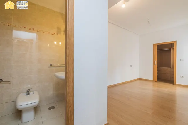 PISO DE 102 METROS CONSTRUIDOS  3 DORMITORIOS, 2 BAÑOS Y VESTIDOR EN EL ALTET — 24
