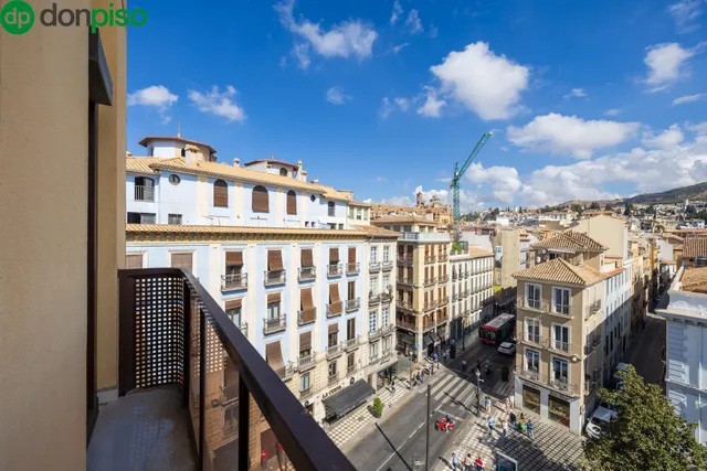 GRAN PISO EN PLAZA DEL CARMEN FRENTE AL AYUNTAMIENTO. — 44