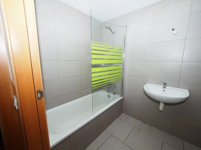 SE VENDE PISO SEMI-NUEVO EN SABADELL, ZONA LA CREU DE BARBERA — 10