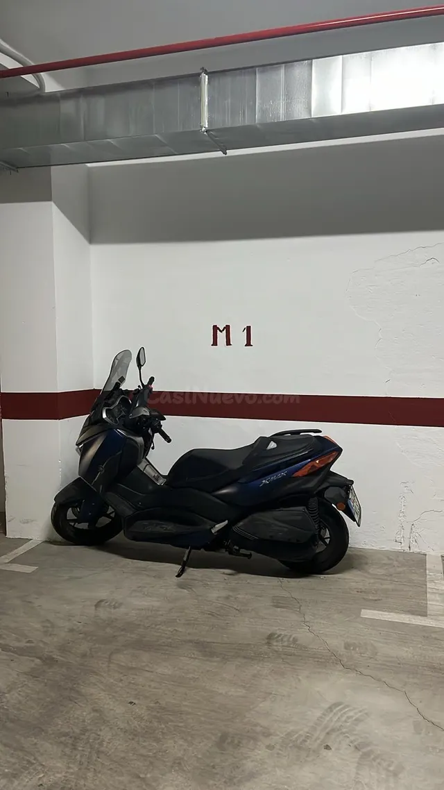 Aparcamiento de moto en Foners