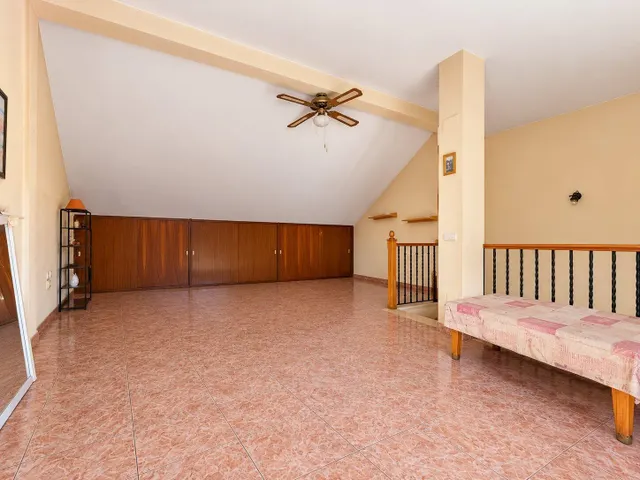 Adosado con gran patio, terraza y garaje en massarrojos, junto a Valencia — 49