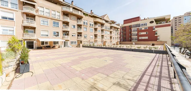 Alquiler vivienda en Juan Carlos I- Avenida Infanta Cristina. — 32