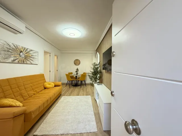 REFORMADO APARTAMENTO A 250 METROS DE PLAYA DE LOS LOCOS CON 1 DORM. Y CON SUPERFICIE DE 44 M2. — 2