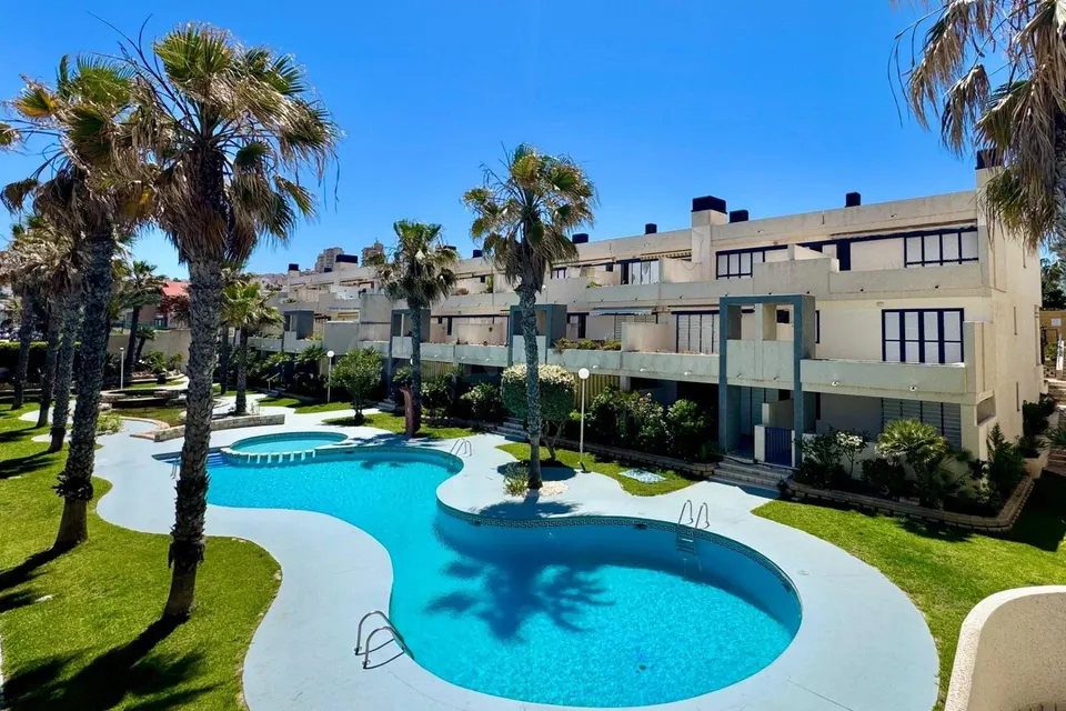 APARTAMENTO DE 2 DORMITORIOS 1 BAÑO EN TORREVIEJA (LA MATA)