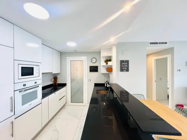 Apartamento en 1ª línea de playa Arenales del Sol. — 16