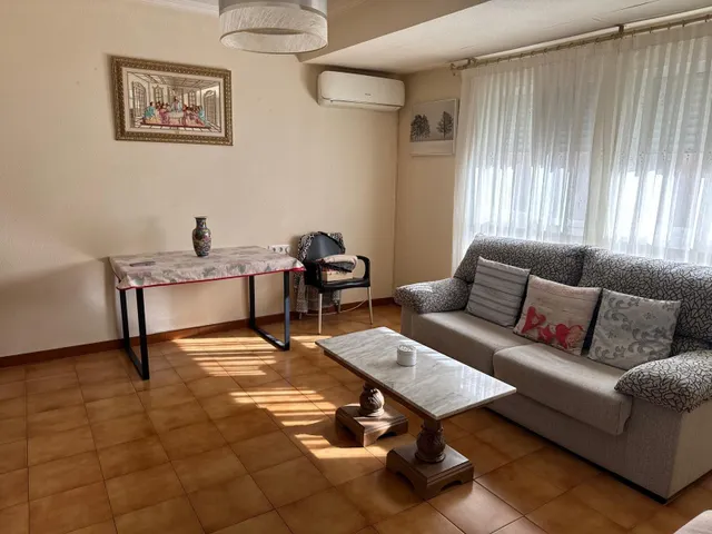 Amplio y Luminoso Piso en Elda, Ideal para Vivir — 2