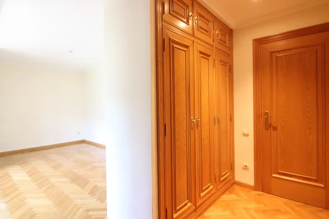 EXCLUSIVA VIVIENDA DE CASI 200M2, REFORMADA A ESTRENAR Y A POCOS PASOS DEL CAUCE DEL TURIA — 48