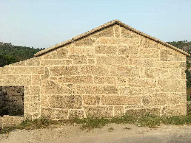 Casa típica gallega con encanto y gran potencial para restau - foto 2