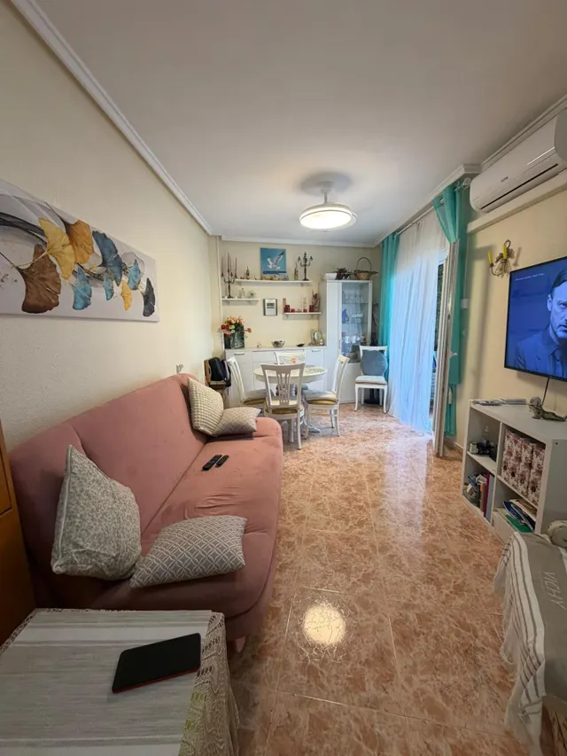 Apartamento con piscina compartida, Alicante, Torrevieja, Playa del Cura. 1 habitación | 54 m2 | A 900 metros del mar — 3