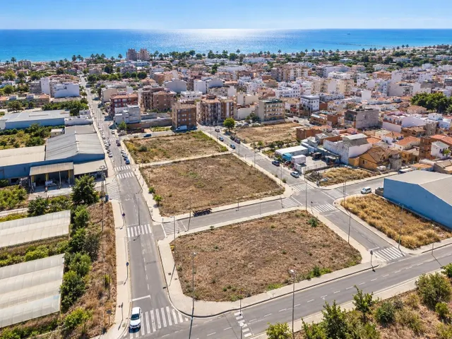 Solar residencial 794 m2 con 3.176 m2t edificables – Moncofa