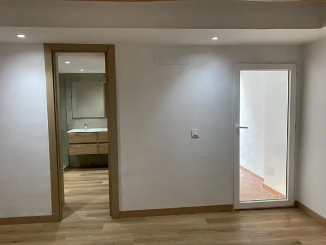 Exclusiva casa de pueblo completamente rehabilitada con piscina interior, terraza y parking en el centro de el Vendrell — 21
