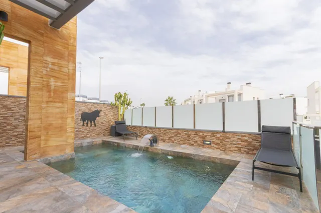 VILLA DE 3 DORMITORIOS Y 3 BAÑOS CON PISCINA EN LOMAS DE CABO ROIG, ORIHUELA COSTA — 13