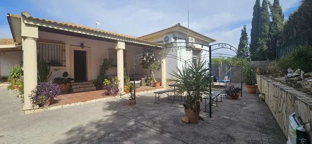 Impresionante Chalet en Urbanización Encinares de Alcolea con Piscina y Amplias Estancias — 5