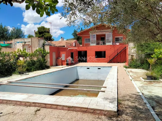 SE VENDE CHALET EN HONDON DE LOS FRAILES — 26