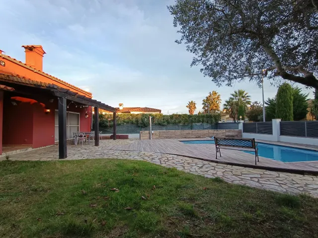 Casa Chalet con Jardín, Piscina y Ascensor en Entorno Exclus - foto 2