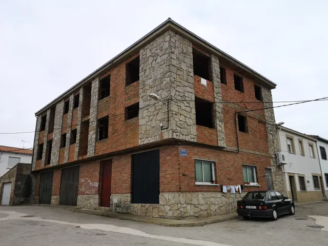 Urbis te ofrece un edificio en construcción en Yecla de Yelt
