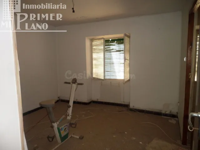 *Casa con 320m2 de suelo, en pleno centro de Tomelloso, junt - foto 5
