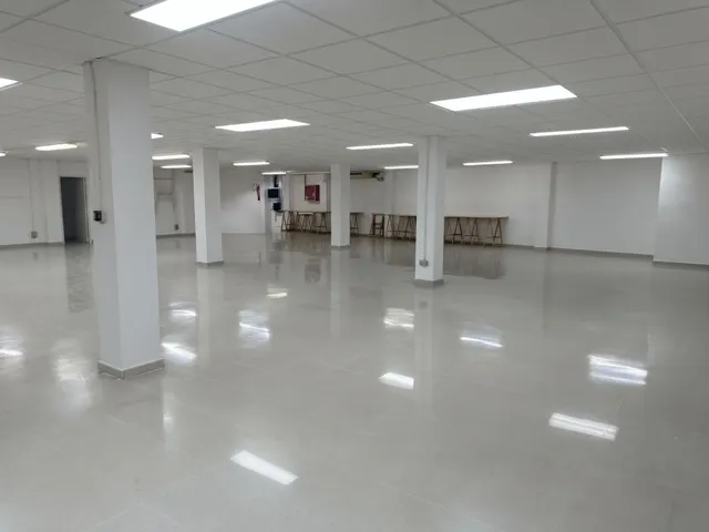 Gran local de 590 m2 en Mataró — 7