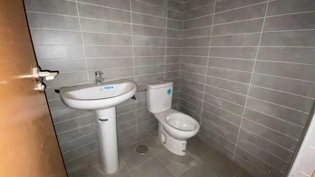 ¡Oportunidad Imperdible en el Corazón de Villena! Local Comercial a la Venta — 17