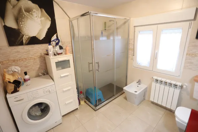 Casa en planta baja para entrar a vivir con 3 dormitorios, cocina amplia, salón, comedor, 2 patios y lavadero — 17