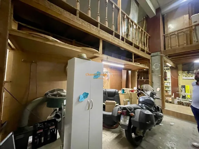 LOCAL de 1200m2 en alquiler con posibilidad de salida de humo — 6