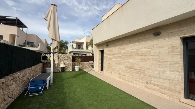 CHALET SEMINUEVO CON VISTAS AL MAR, PISCINA PRIVADA Y COCINA DE VERANO – LA TORRE DE LA HORADADA — 8