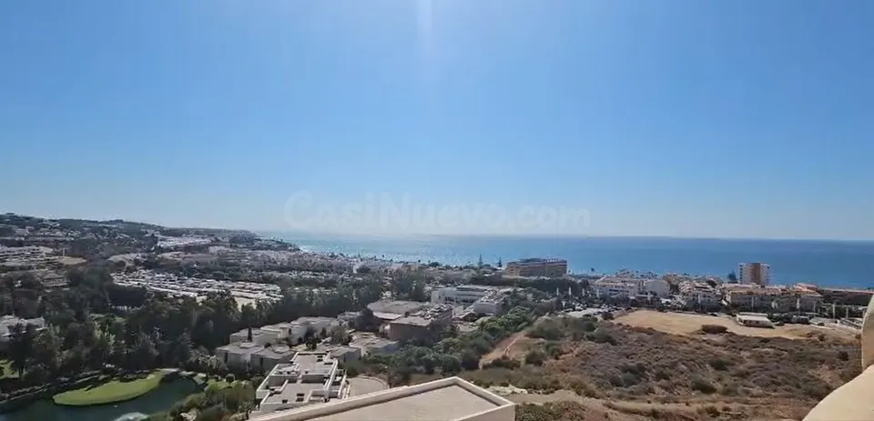 Dúplex tipo adosado con vistas al mar en la Cala de Mijas