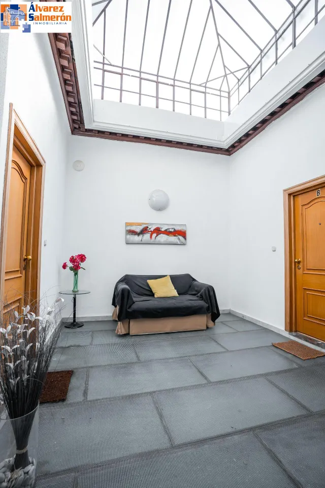 PISO CON LICENCIA TURISTICA EN CALLE NAVAS — 16