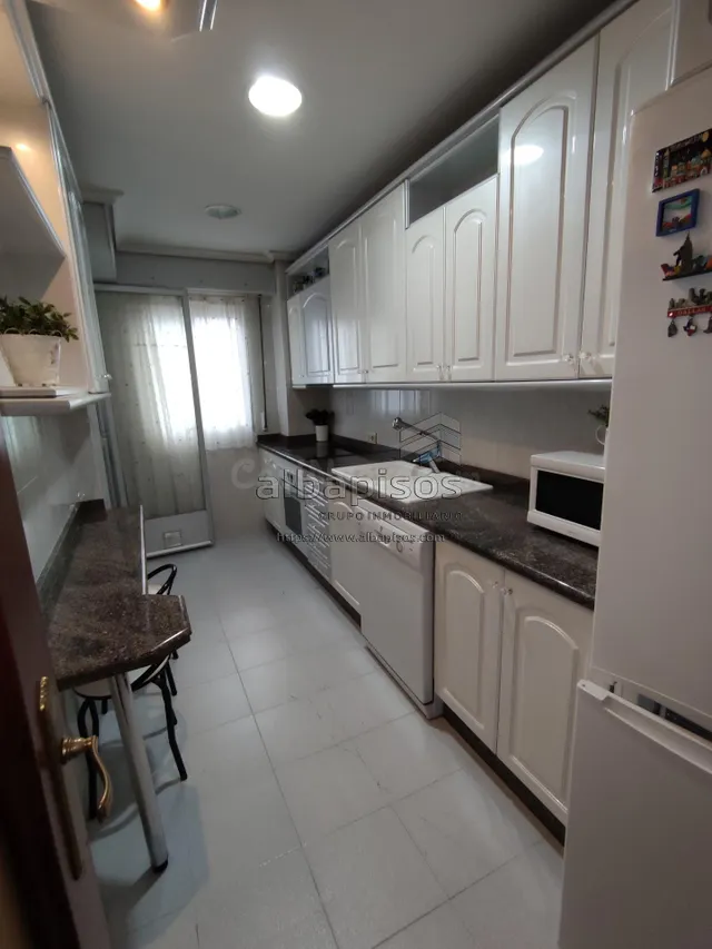 PISO DE CUATRO habitaciones SIN ASCENSOR. MUY BUENA ZONA — 4