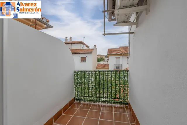 Encantadora Casa Reformada en Ogijares con Vistas y Espacios para Disfrutar — 23