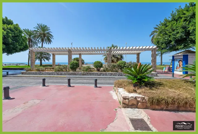 1ª LÍNEA DE PLAYA EN MÁLAGA, EL PALO — 18