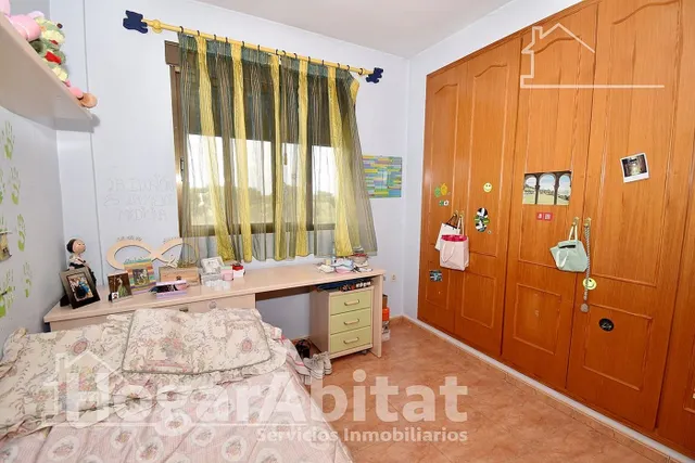 CHALET SEMINUEVO CON GARAJE, PISCINA Y AMPLIA PARCELA — 34