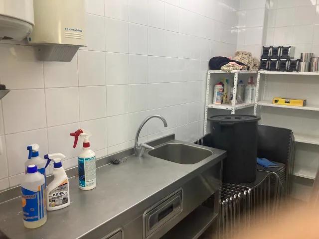 Local montado como cafeteria en buena zona. — 20
