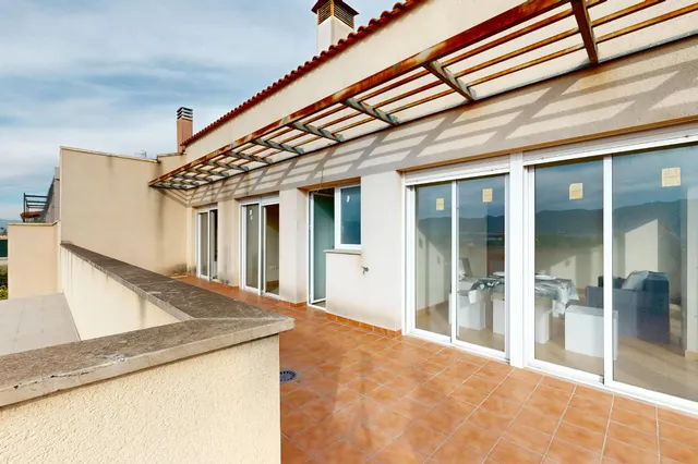 Un ático para estrenar. Una terraza para disfrutar. Una vida por comenzar. — 19
