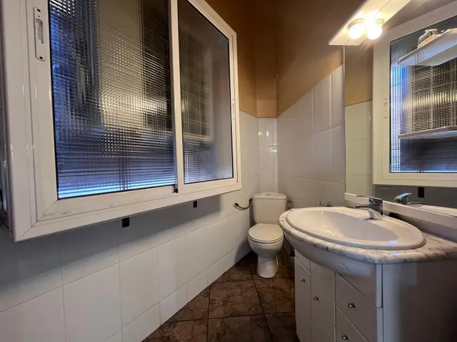 LOCAL COMERCIAL CON ALTILLO SITUADO EN ZONA  DR. PUJADES — 21