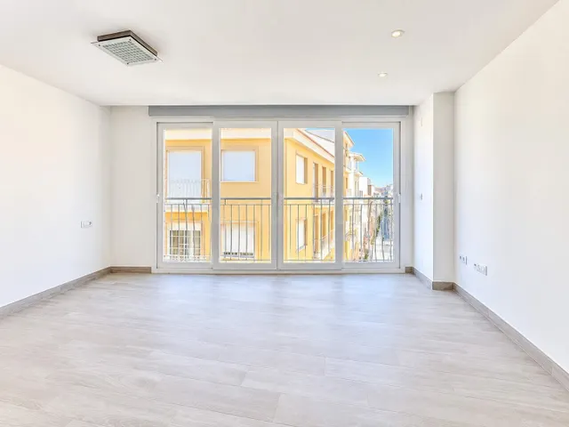 CASA DE DISEÑO A ESTRENAR CON GARAJE EN PILES CONSTRUIDA EN  - foto 2