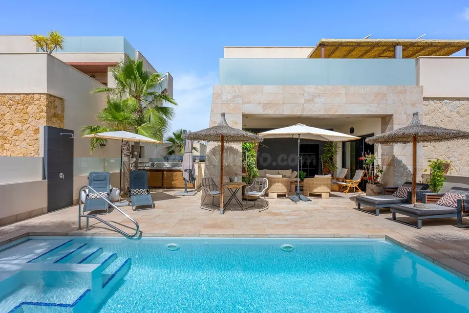 Villa 3 habitaciones 266m² en venta - Pueblo 4