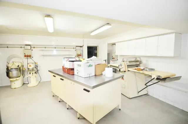 Urbis te ofrece un local comercial en venta en zona Centro, Salamanca. — 38