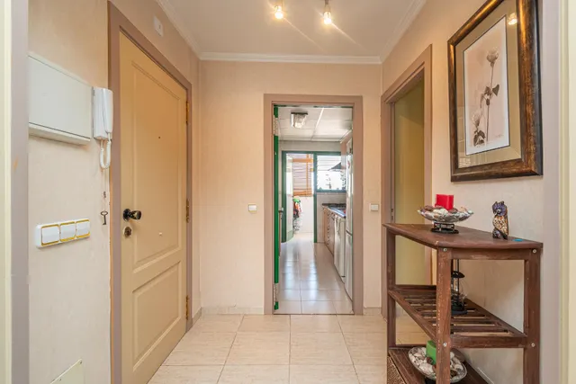 Piso luminoso con 4 habitaciones y 2 baños — 8