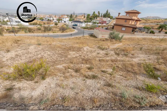 Terreno urbano de 750 m2 en Altos de La Zubia. Parcela 17, manzana M — 40