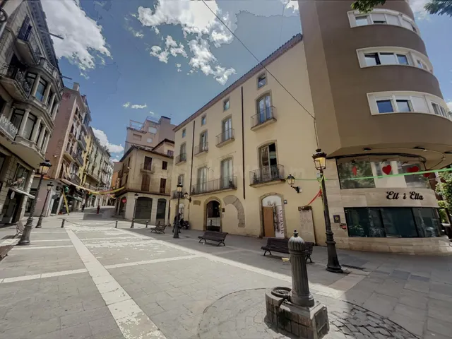 Céntrico local comercial en venta en el Casco antiguo de Man - foto 2