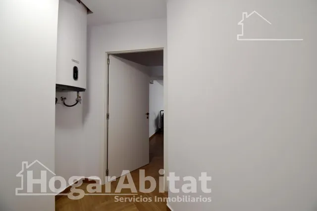 ESPACIOSA CASA SEMIRREFORMADA CON TERRAZA — 29