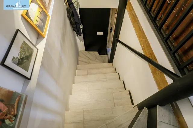 Casa unifamiliar reformada. — 18